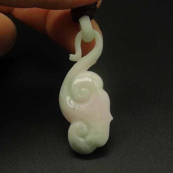 独山玉透水粉红芙蓉红料挂件：玉如意